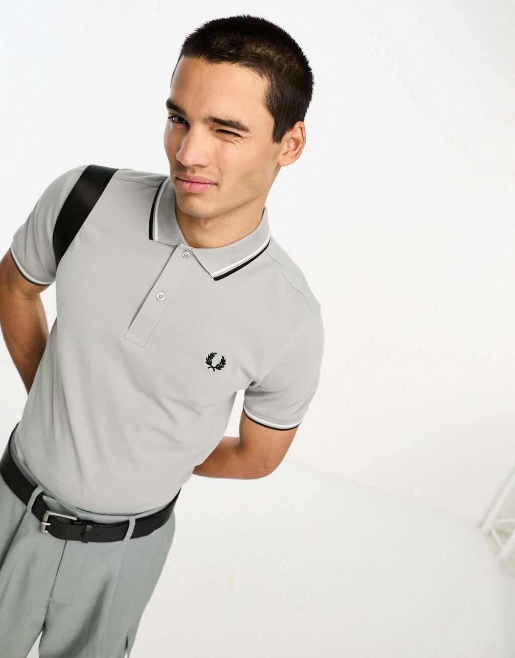 

Белая рубашка-поло с двумя окантовками Fred Perry