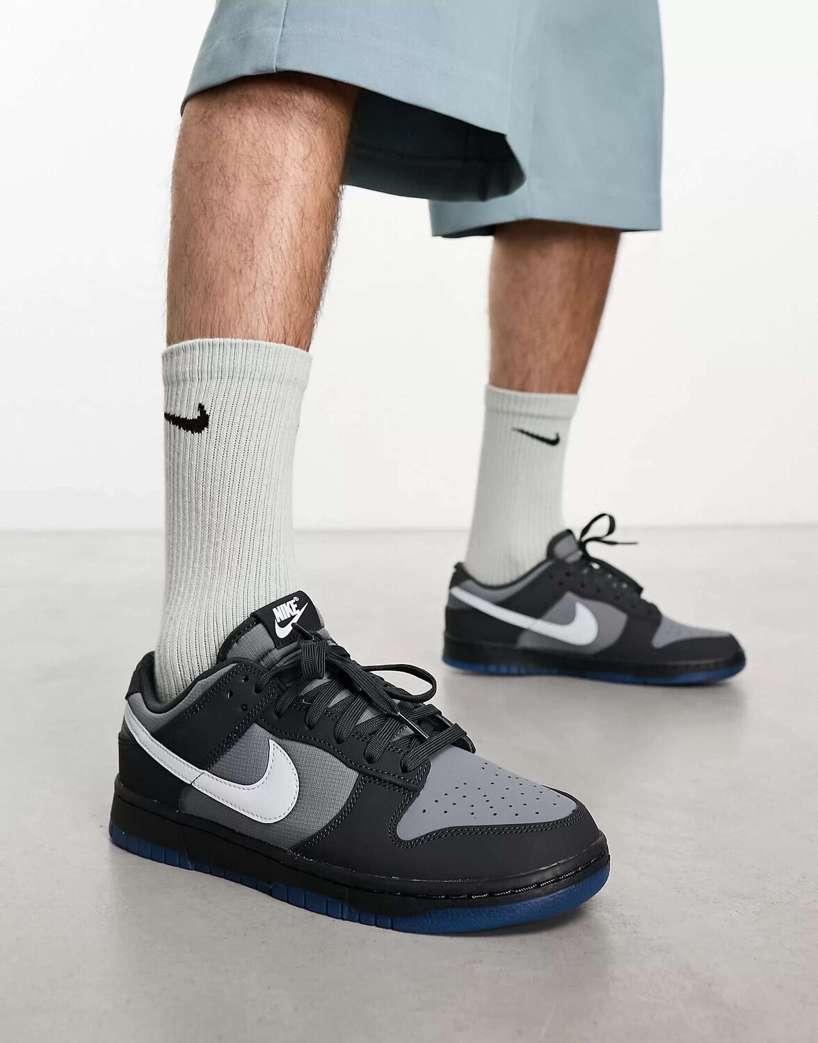 

Кроссовки Nike Dunk Low серого и черного цветов, Черный