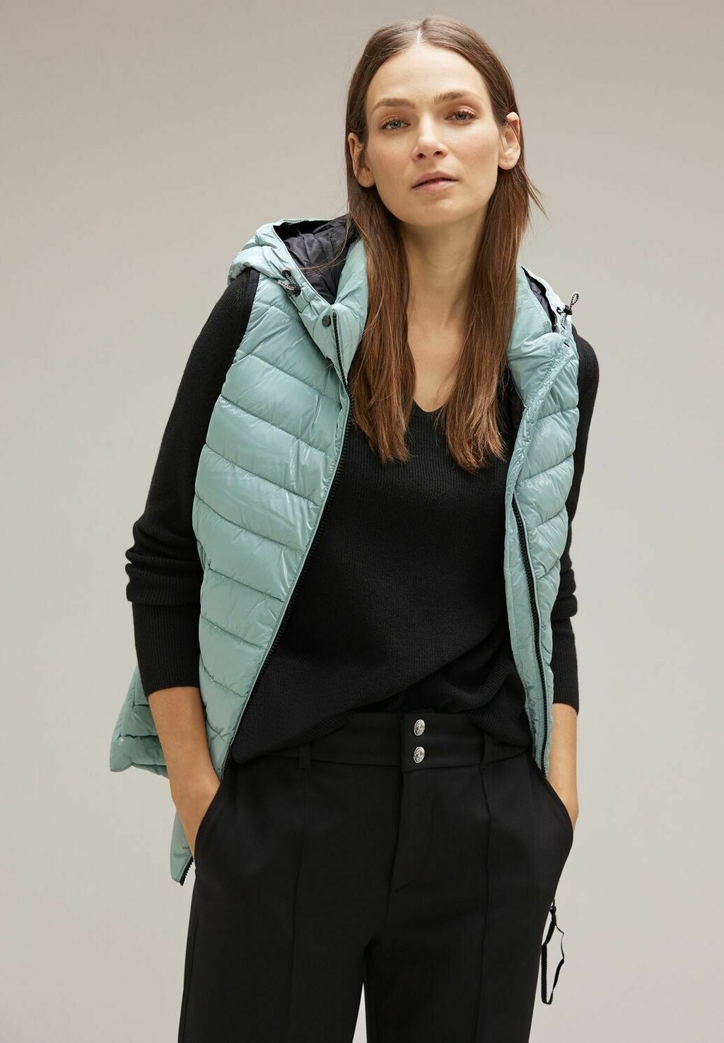 

Жилет SHINY SHORT СТЕГАНЫЙ GLÄNZENDE KURZ STEPP Street One, цвет grün