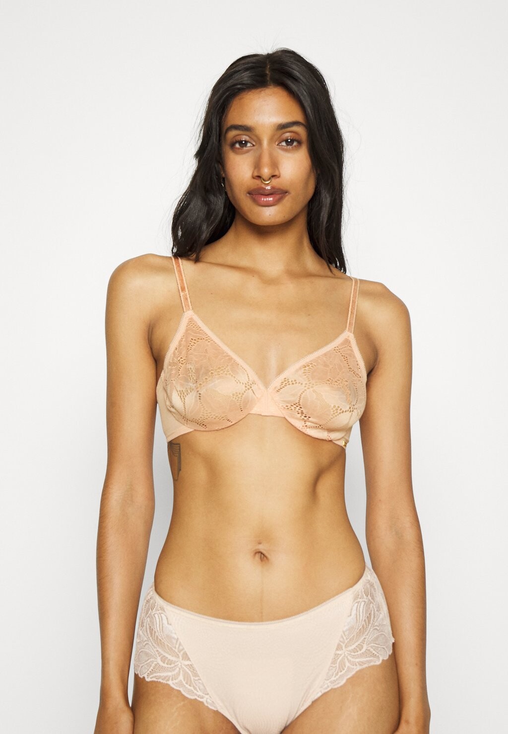 

Бюстгальтер на косточках Gossard