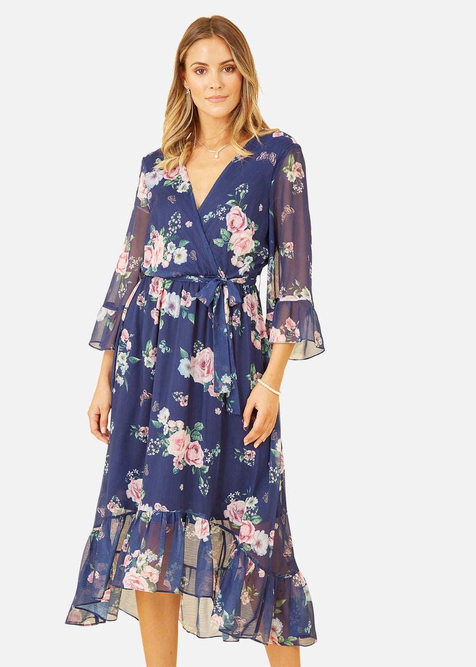 цена Yumi Темно-синее платье с запахом и цветочным принтом и глубоким подолом