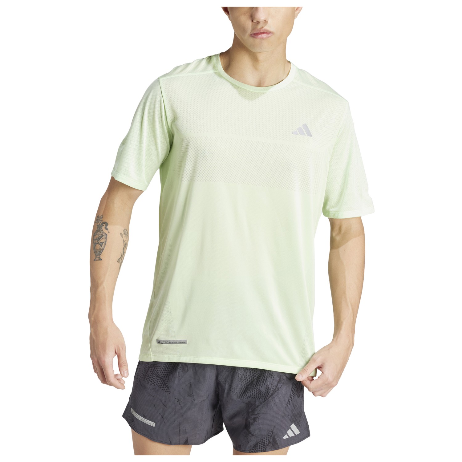 цена Беговая рубашка Adidas ULT Engineered Tee, цвет Semi Green Spark/White