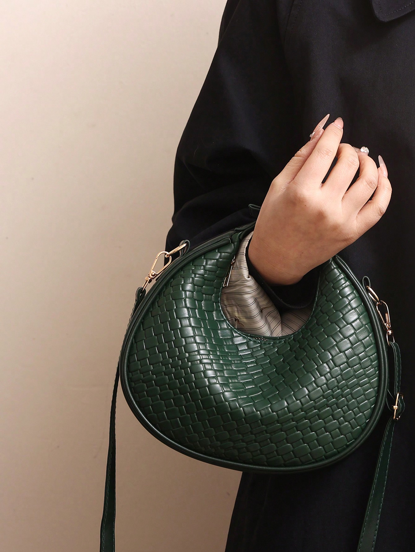 цена Европейская и американская модная женская универсальная повседневная сумка из искусственной кожи с регулируемым ремнем, темно-зеленый