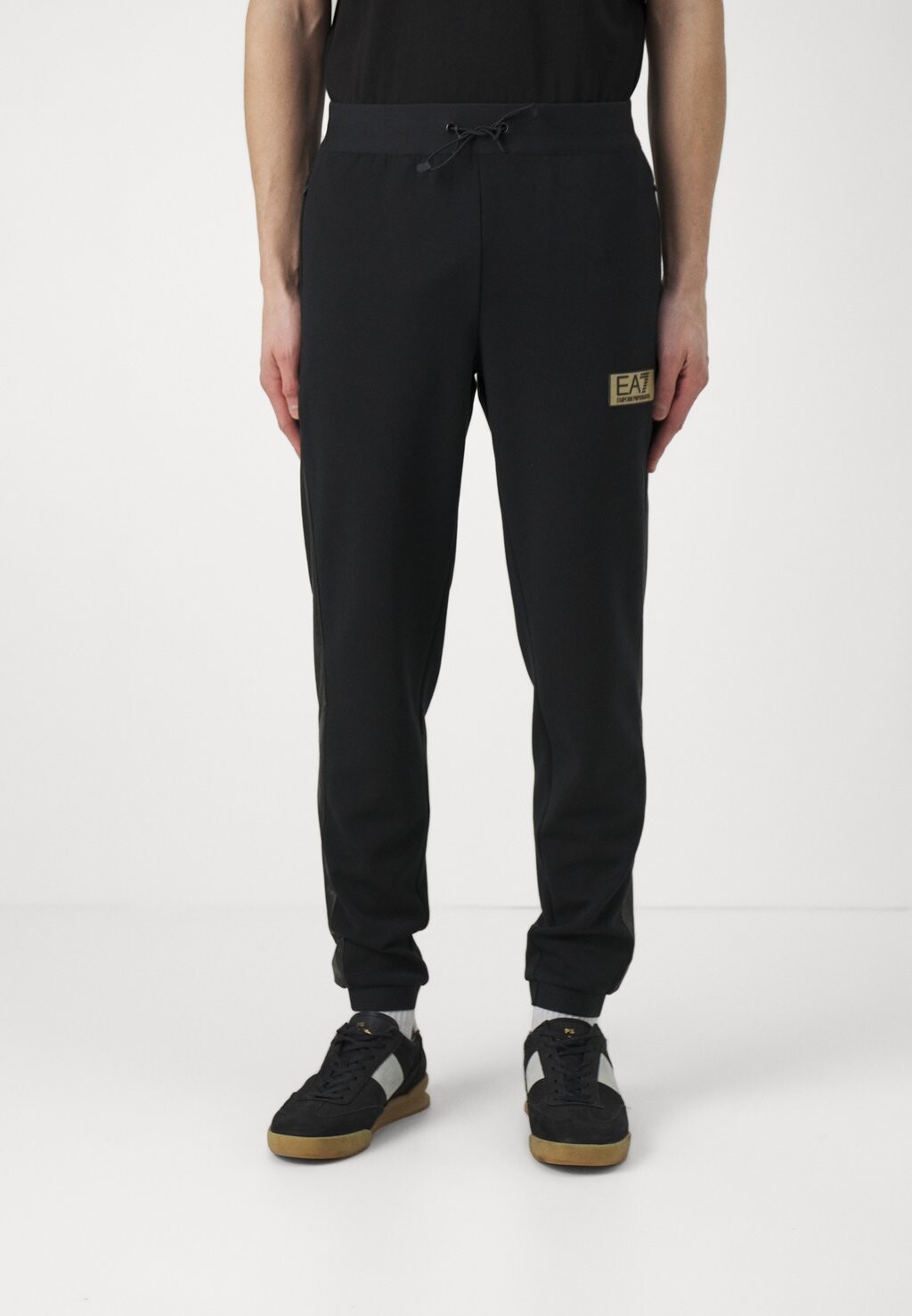 

Тренировочные брюки EA7 Emporio Armani, черный