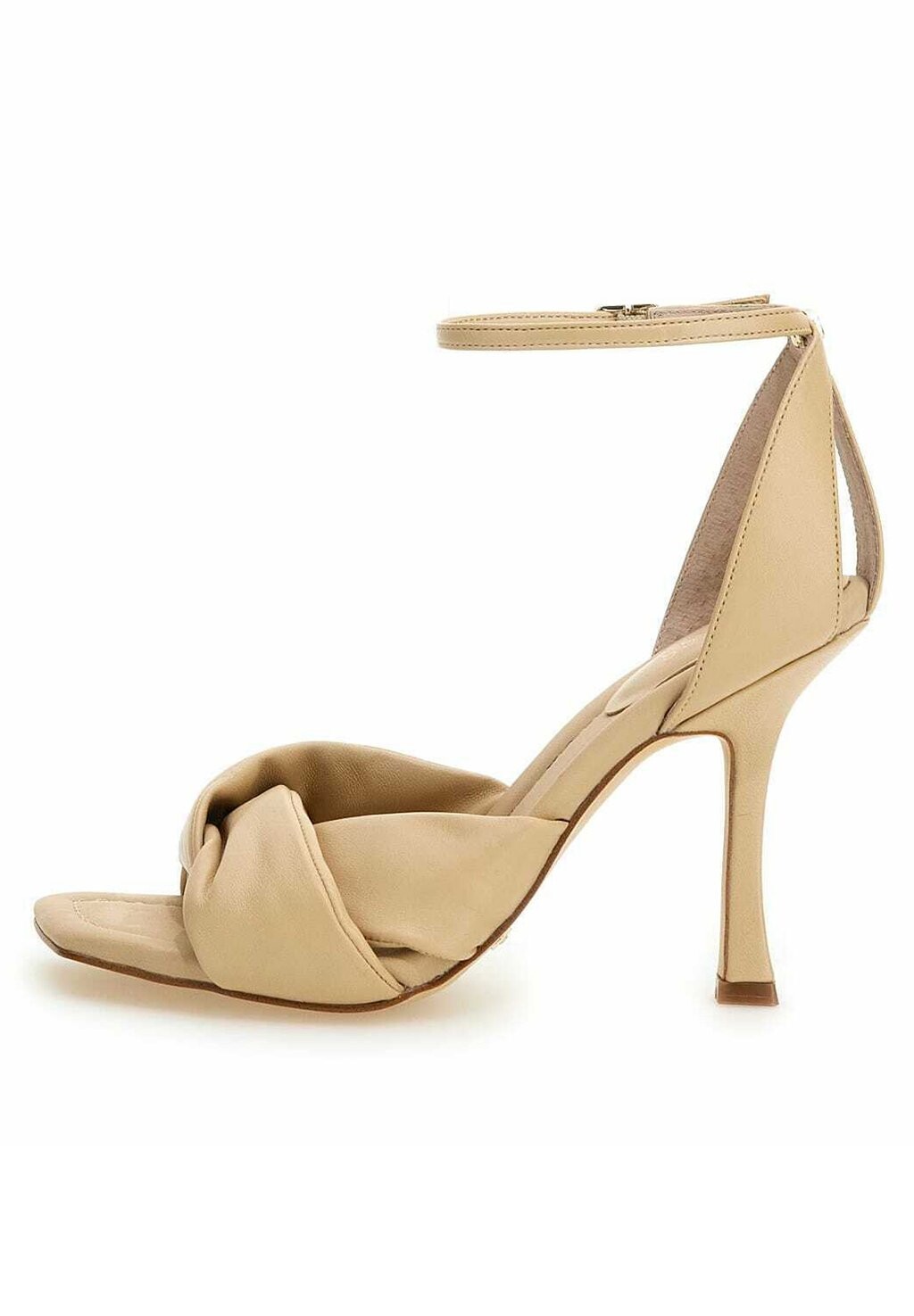 

Босоножки на каблуке Guess