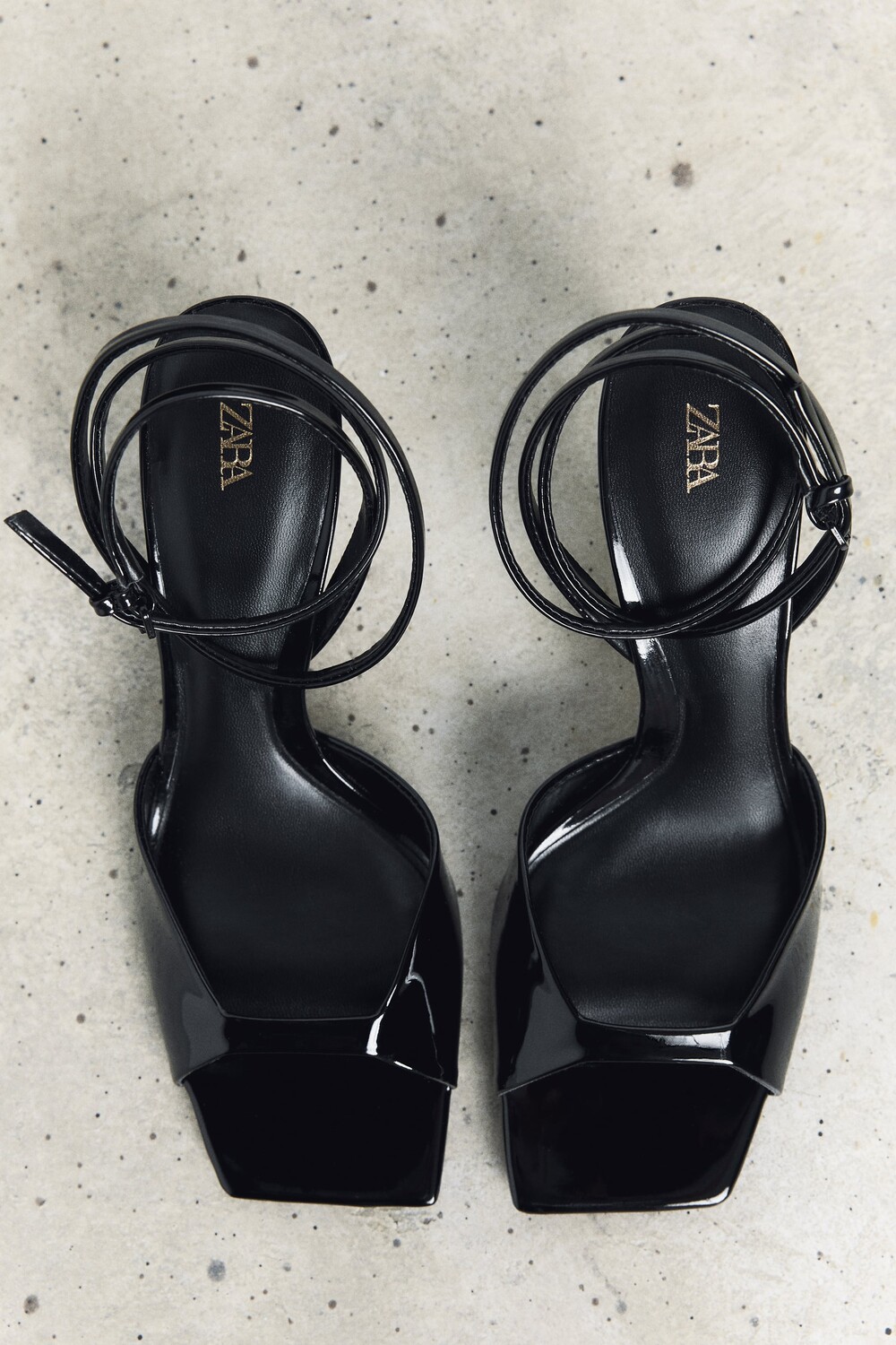 

Блестящие сандалии на высоком каблуке Zara, черный