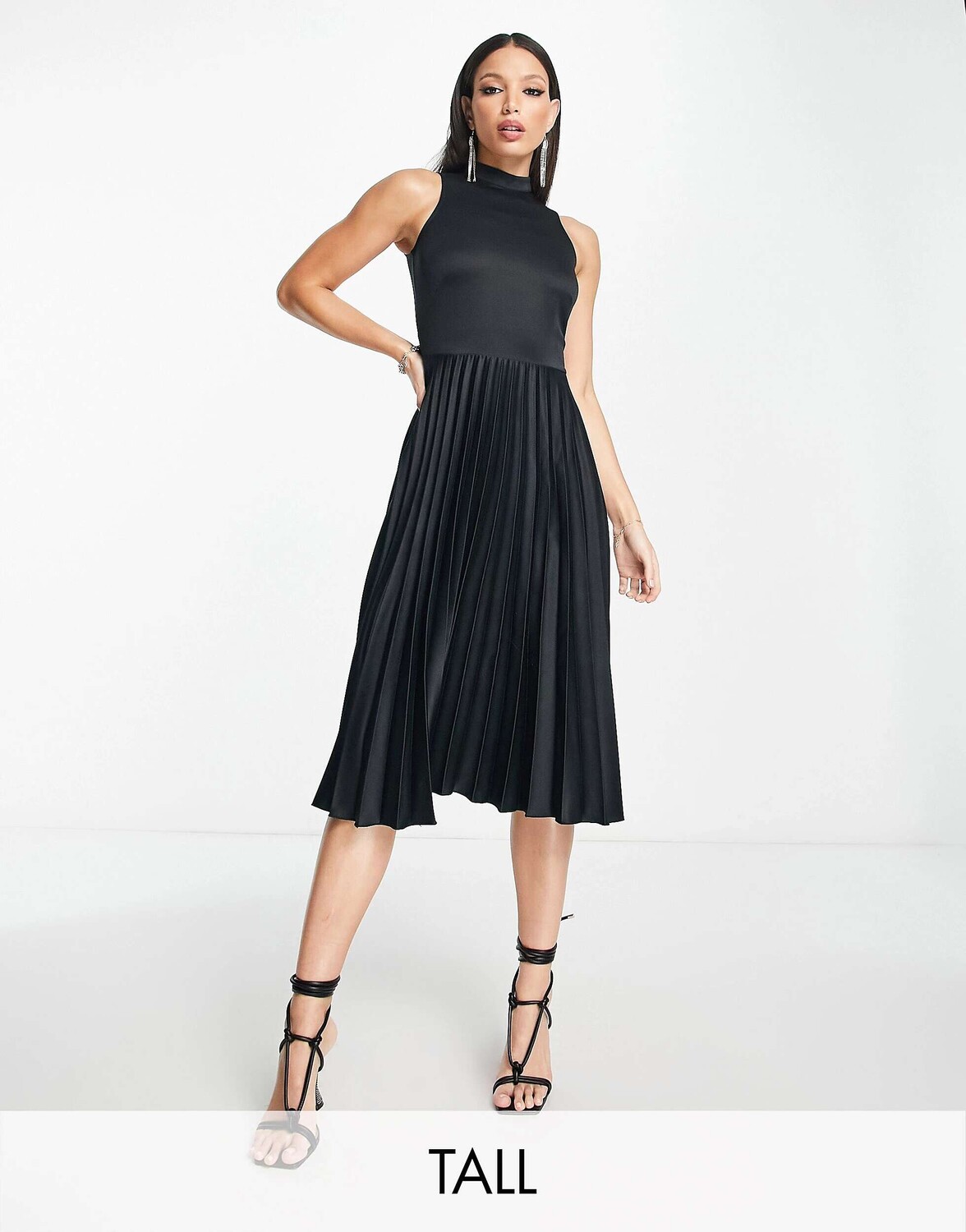 

Черное плиссированное платье миди с высоким воротником и высоким воротником Closet London Closet London, Черный