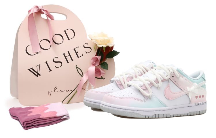 

Женские кроссовки для скейтбординга Nike Dunk