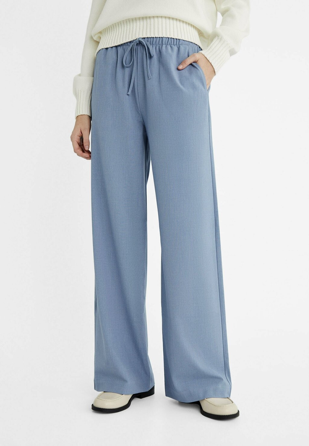 

Брюки LONG FLOWING Stradivarius, цвет blue
