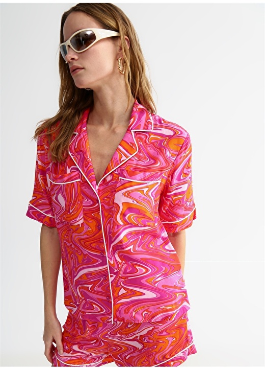 цена Разноцветная женская рубашка с рисунком Fabrika