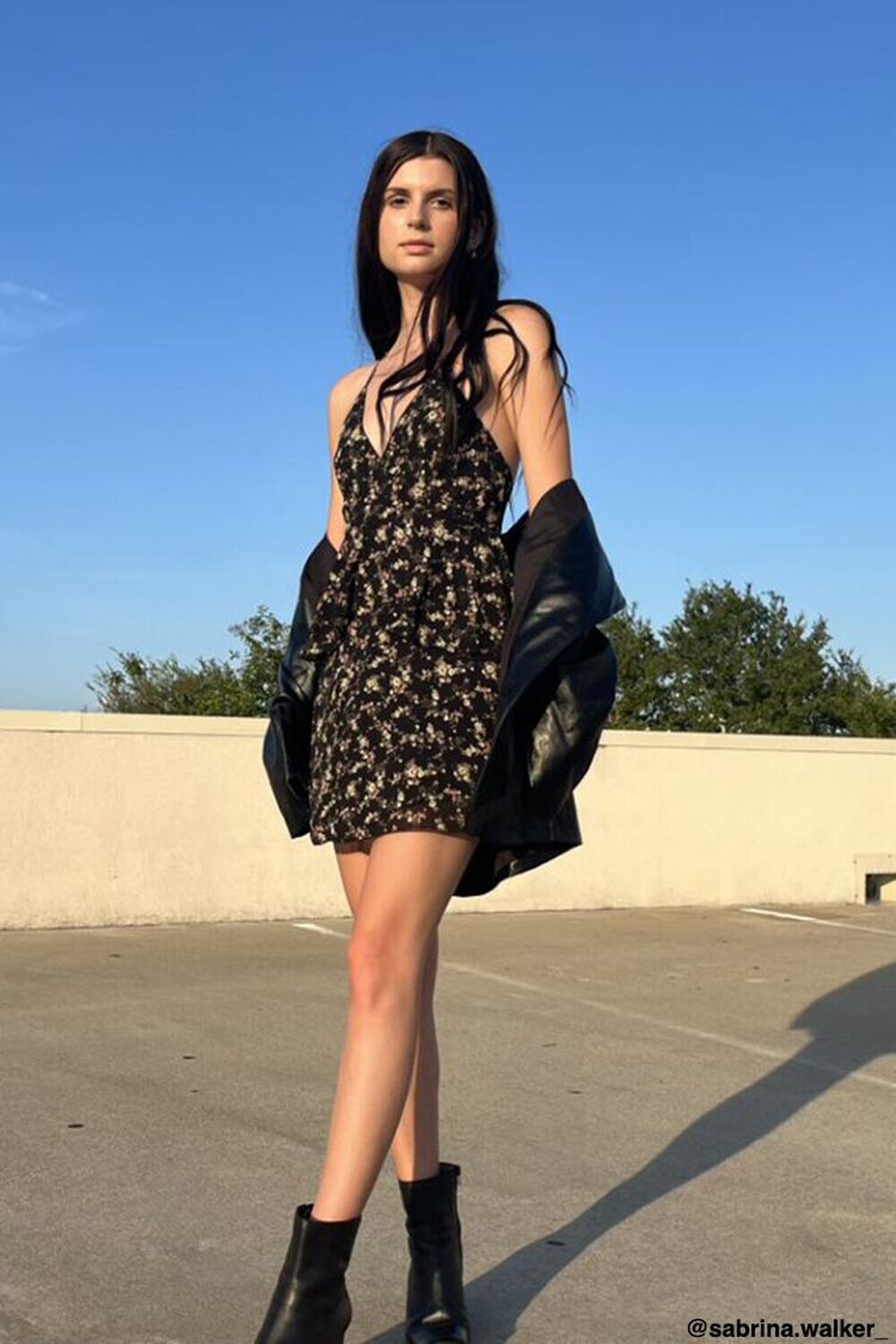 

Мини-платье Babydoll с цветочным принтом Forever 21, черный