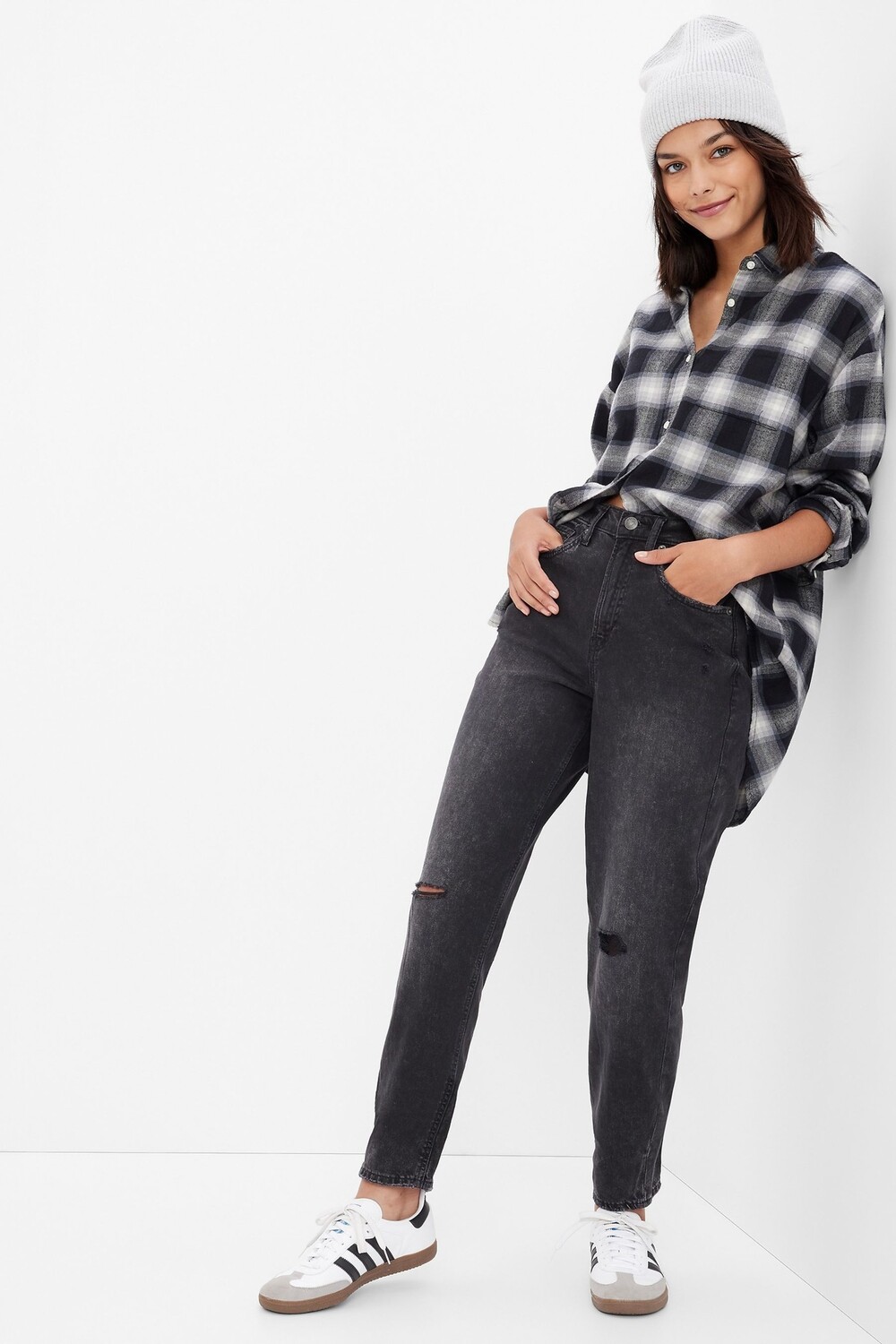 

Джинсы Mom Fit с завышенной талией Gap, черный