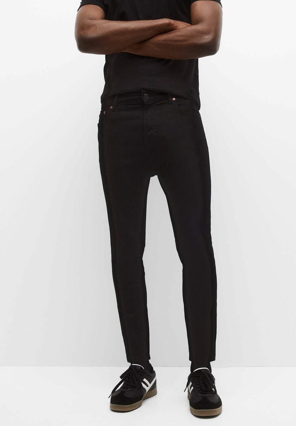 

Джинсы узкого кроя BASIC CARROT PULL&BEAR, черный