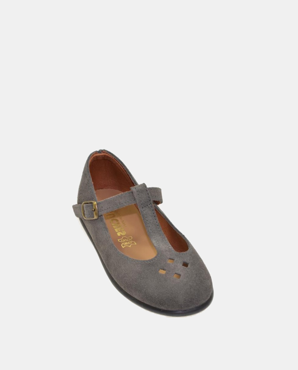 цена Кожаные туфли Мэри Джейн для девочек с высеченными деталями и застежкой-пряжкой Chuches, серый