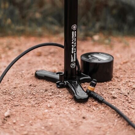 Напольный насос Gravel Digital Drive Pro Lezyne, цвет Gloss Black стальной напольный насос с цифровым приводом lezyne цвет metallic silver