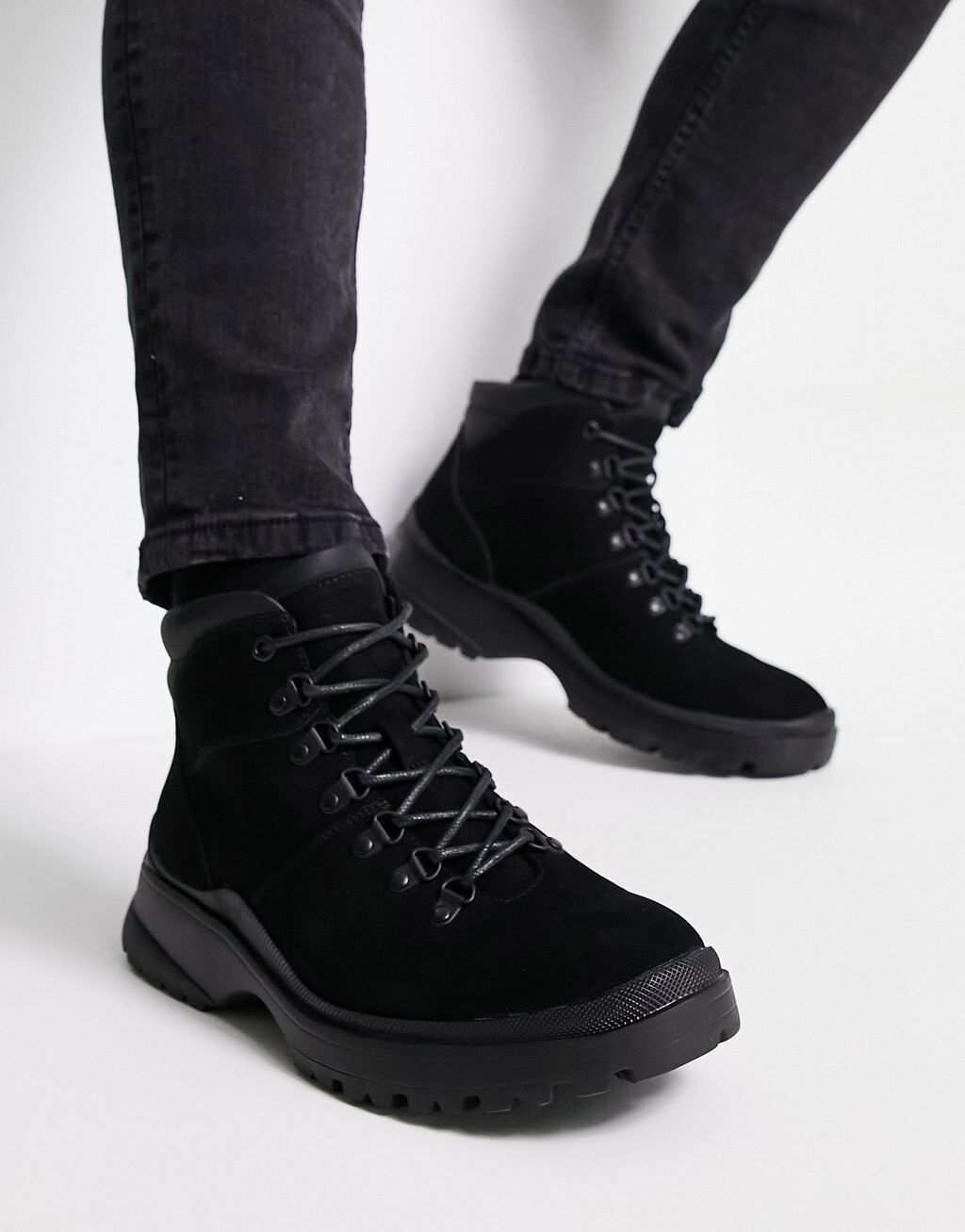 

Массивные ботинки на шнуровке Schuh Dustin из микрозамши