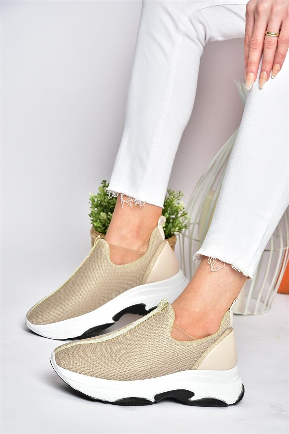 

P239506004 Бежевые женские кроссовки Fox Shoes, Бежевый