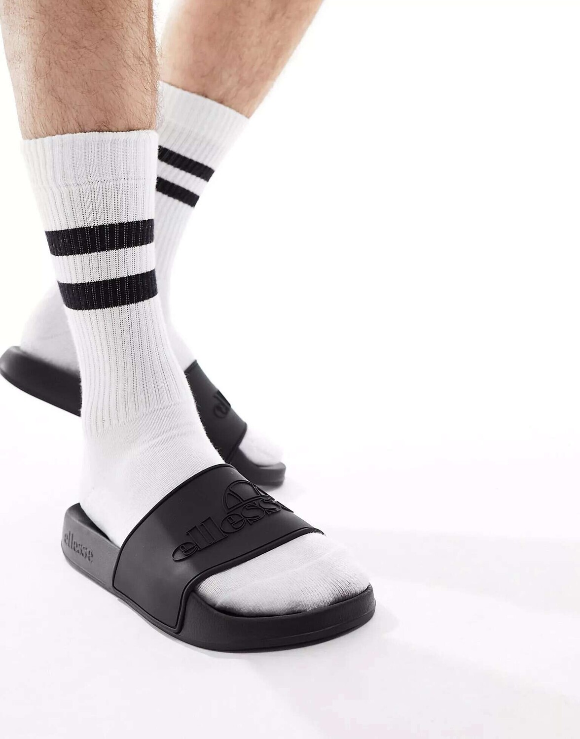 

Черные шлепанцы ellesse LS65