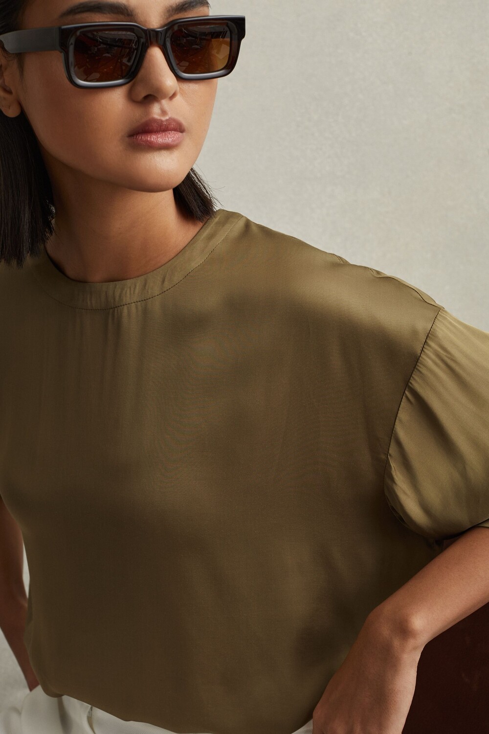 

Атласная блузка Anya свободного кроя Reiss, хаки