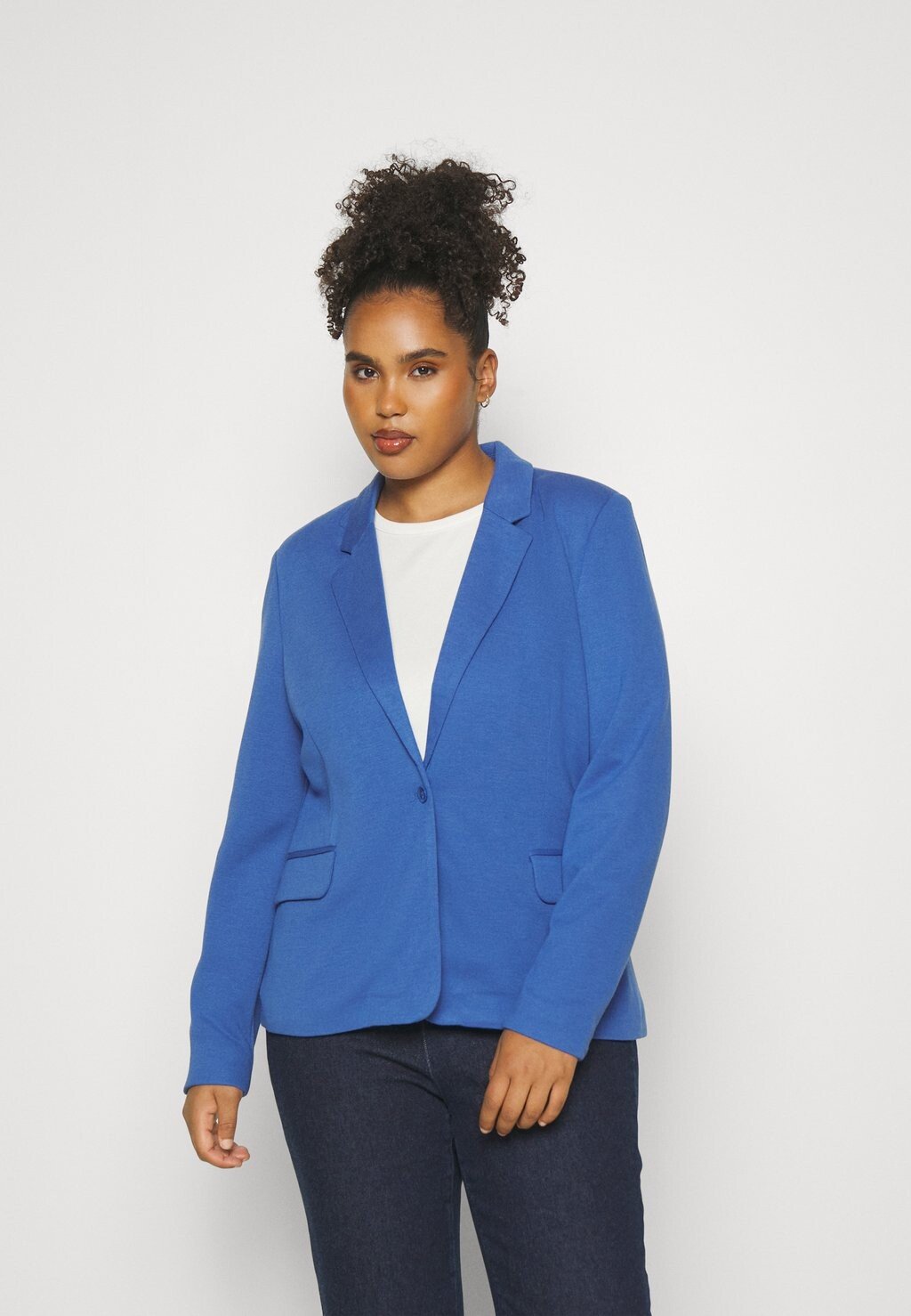 

Блейзер Vero Moda Curve VMCSUMIJULIA CLASSIC, цвет beaucoup blue