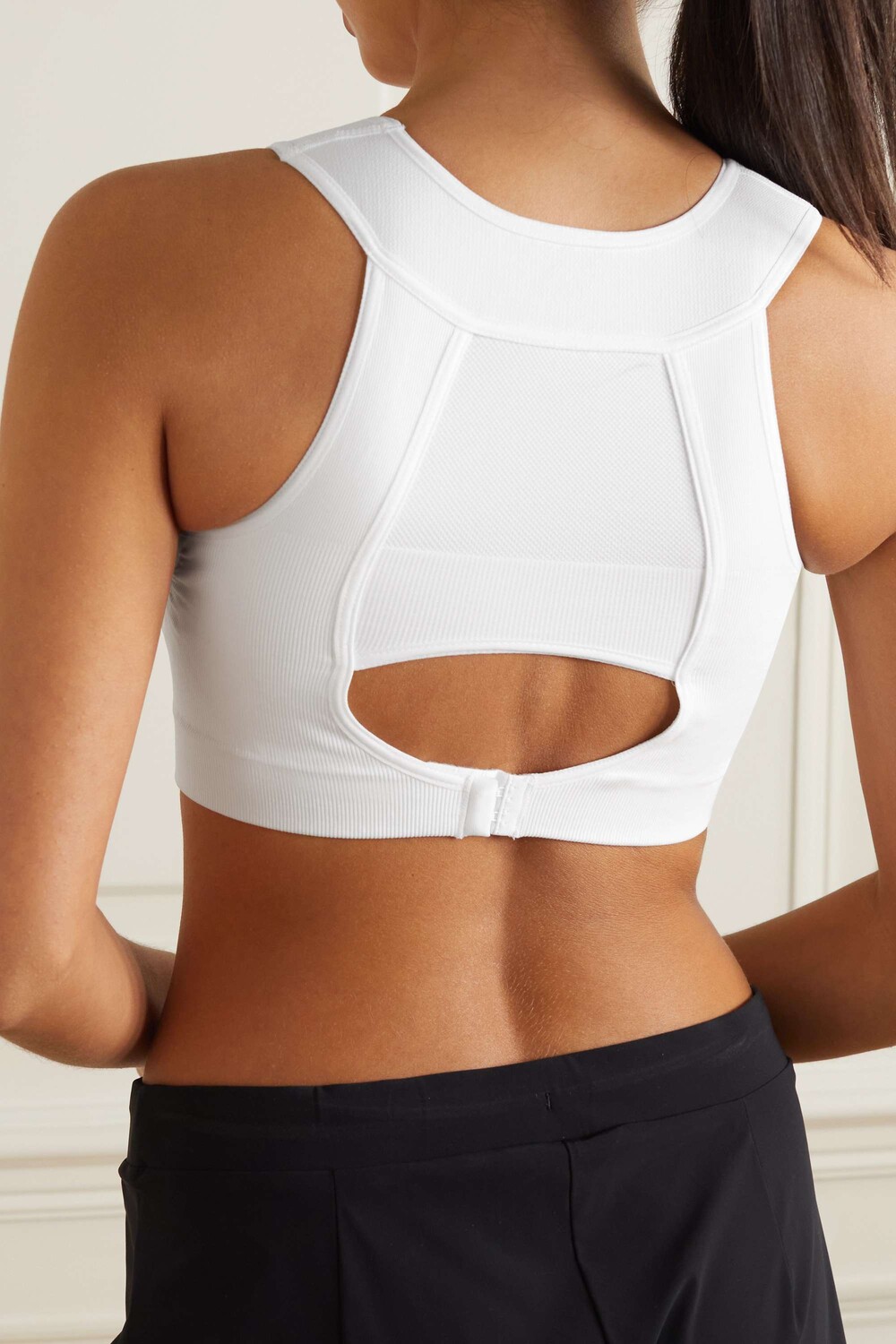 

FALKE ERGONOMIC SPORT SYSTEM спортивный бюстгальтер C-D из сетки и эластичного джерси, белый
