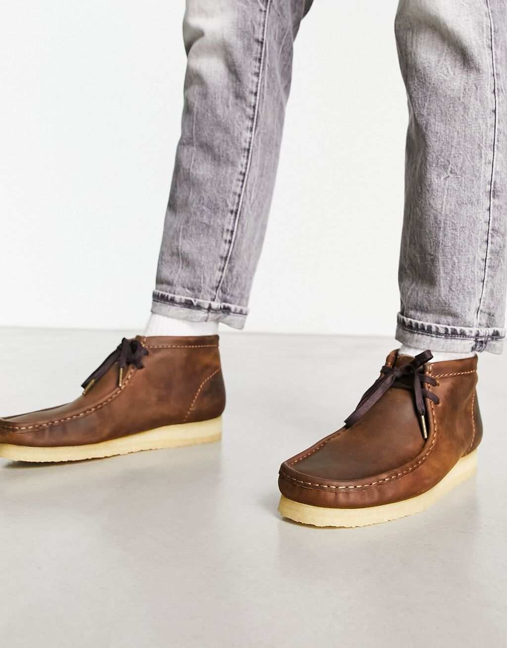 

Ботинки Clarks Originals Wallabee из коричневой кожи с пчелиным воском, Коричневый