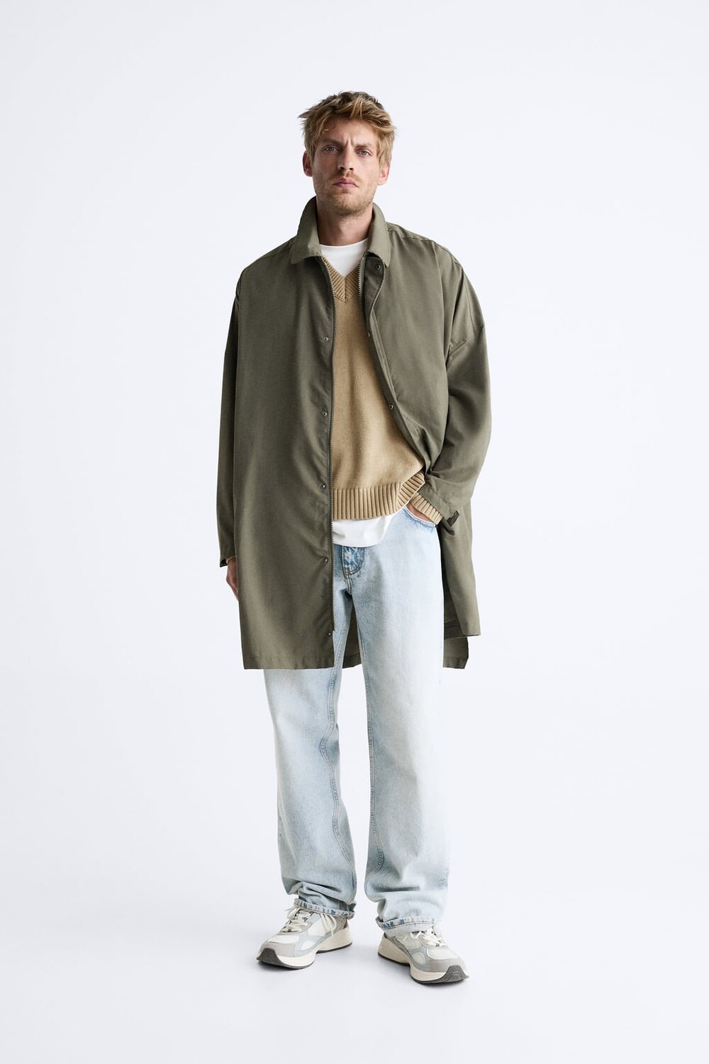 

Тренч оверсайз в техническом стиле ZARA, хаки