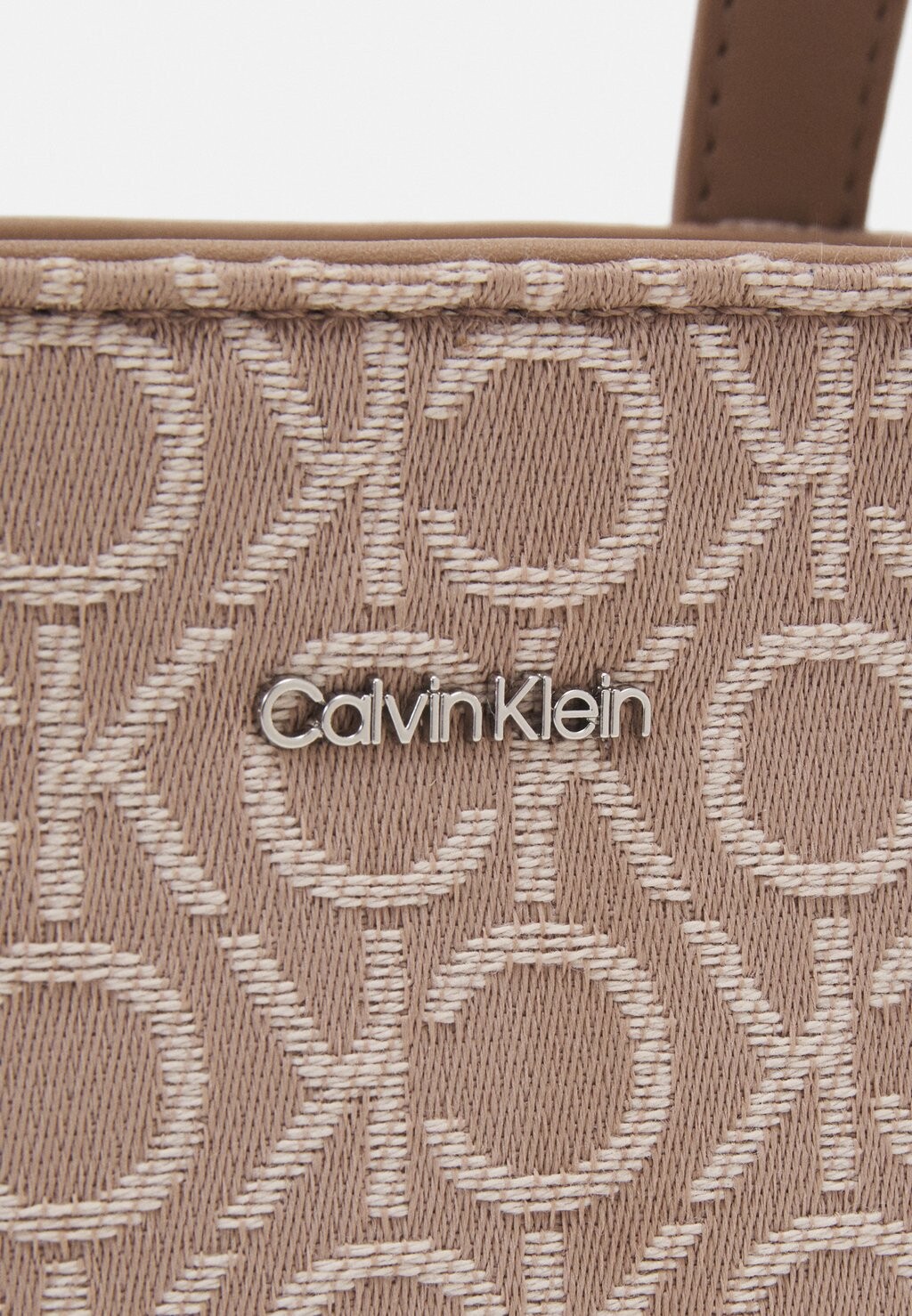 

Сумка через плечо Must Mini Tote Calvin Klein, лисичка моно жаккардовая