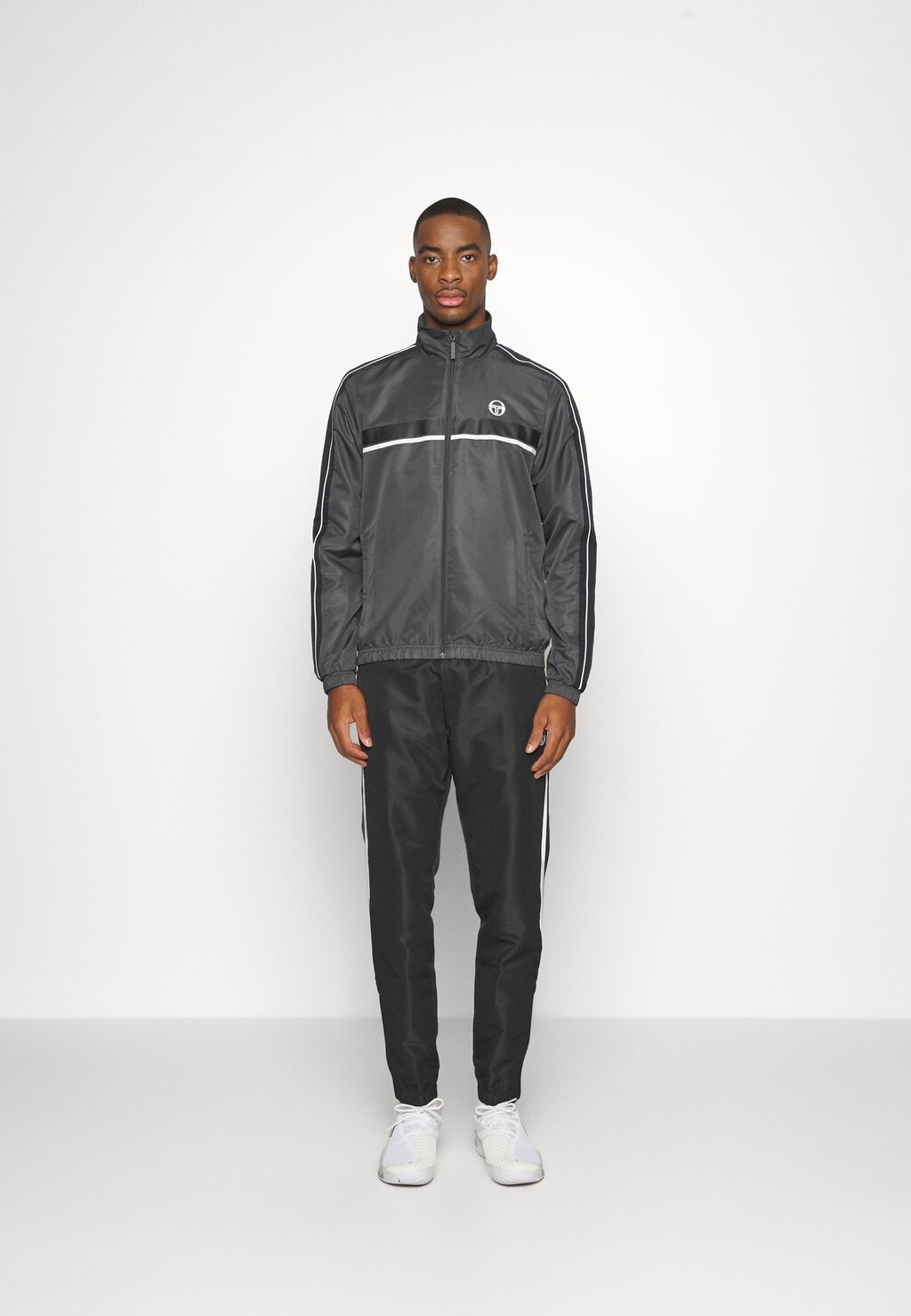 

Спортивный костюм Sergio Tacchini