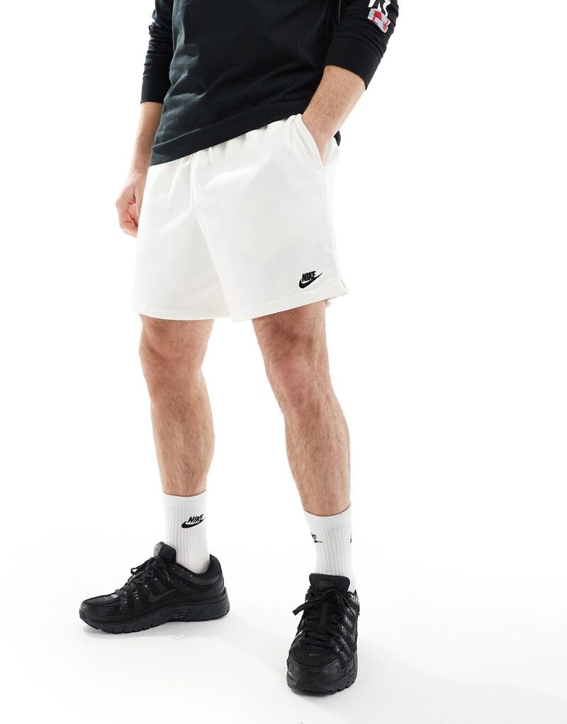 Белоснежные плюшевые шорты Nike Club