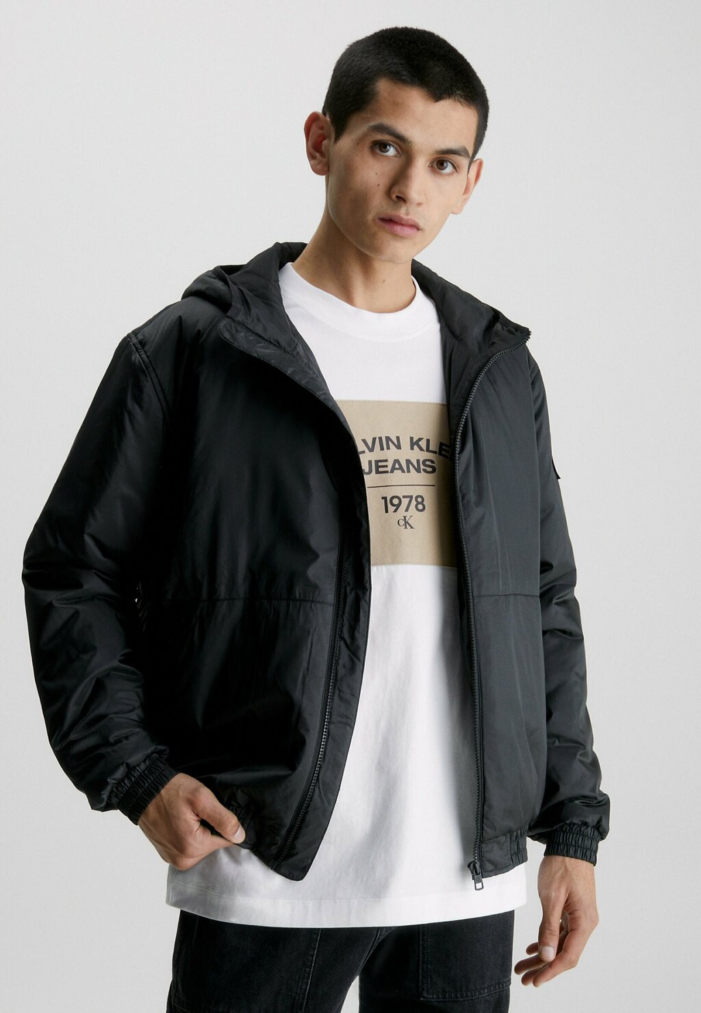 

Ветровка Calvin Klein Jeans, черный
