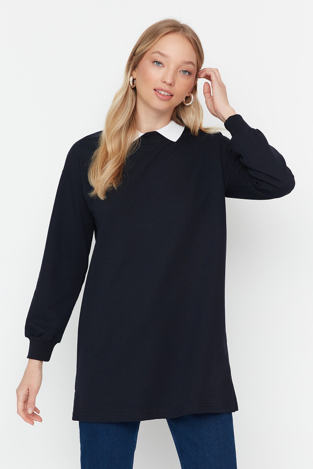 

Темно-синий вязаный свитшот с воротником поло Trendyol Modest