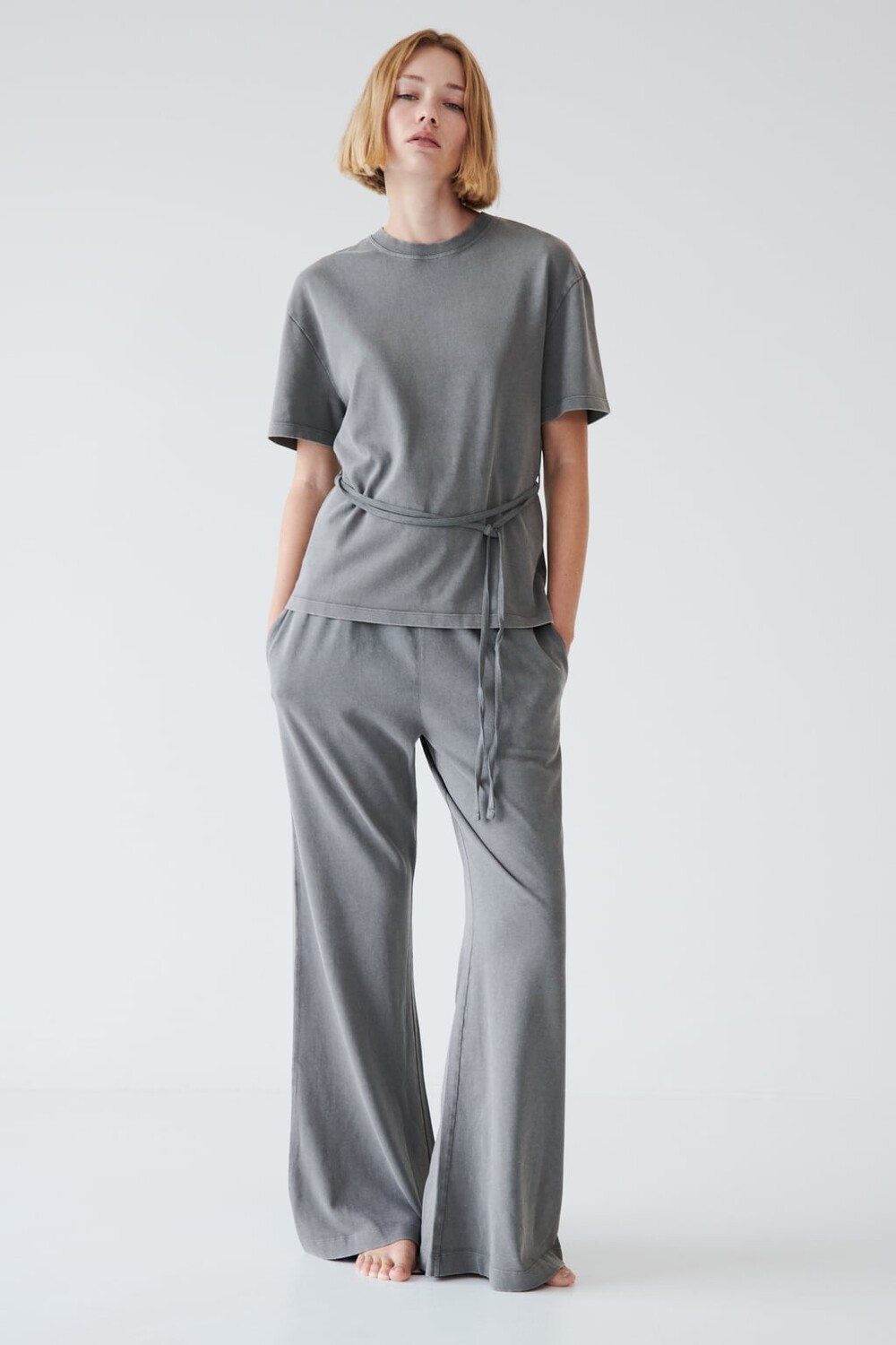 

Брюки с потерянным эффектом ZARA, серый