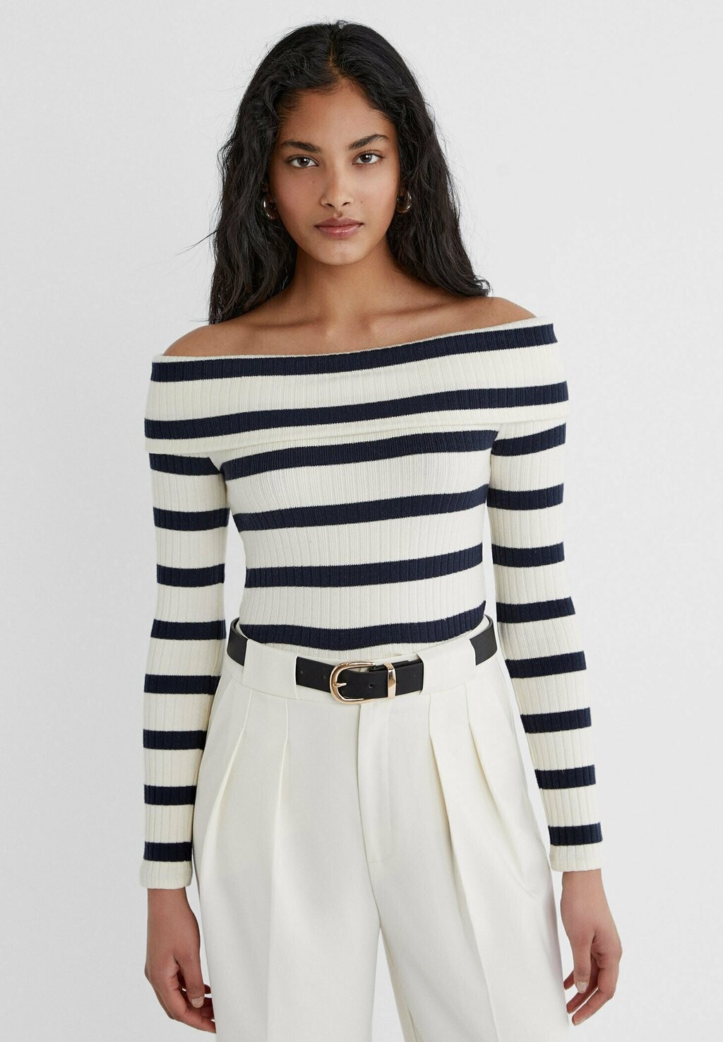 

Ремень WITH IRREGULAR BUCKLE Stradivarius, цвет black