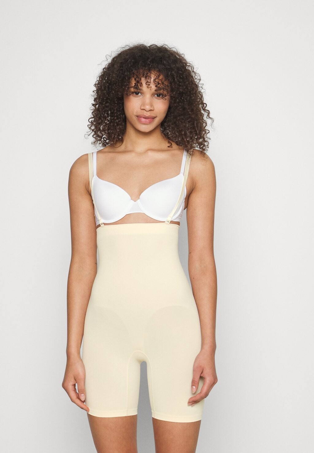 

Корректирующее белье Hunkemöller