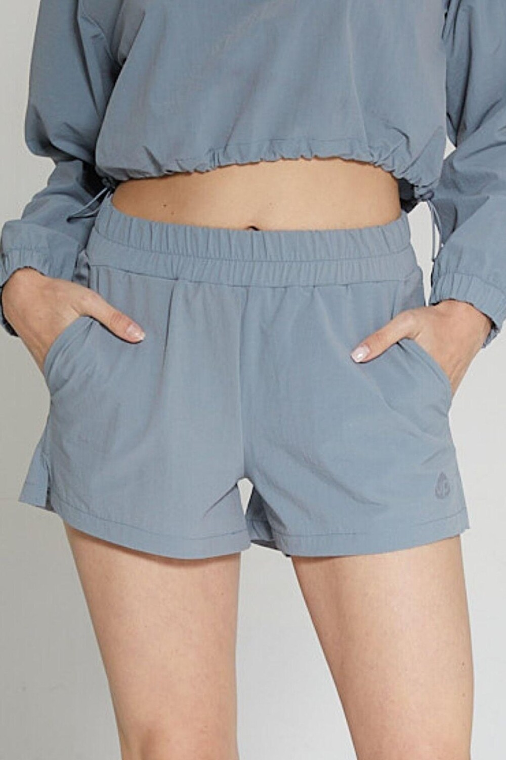 

Женские базовые спортивные шорты с карманами синего цвета Chandraswear