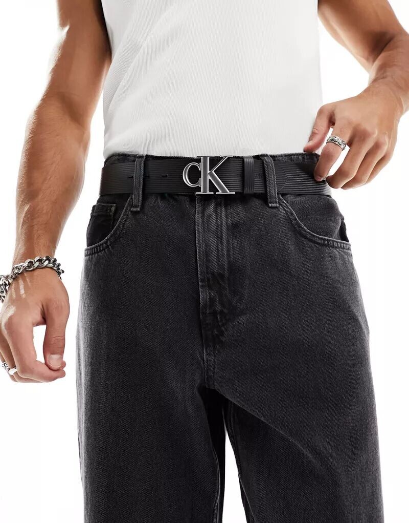 

Ремень Calvin Klein черный кожаный с круглой бляшкой с монограммой 40мм