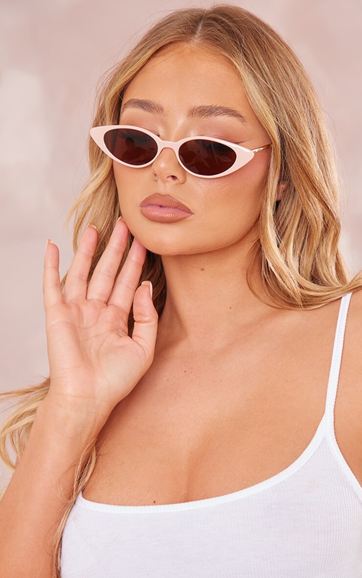 

PrettyLittleThing Солнцезащитные очки «кошачий глаз» телесного цвета с тонкой металлической дужкой