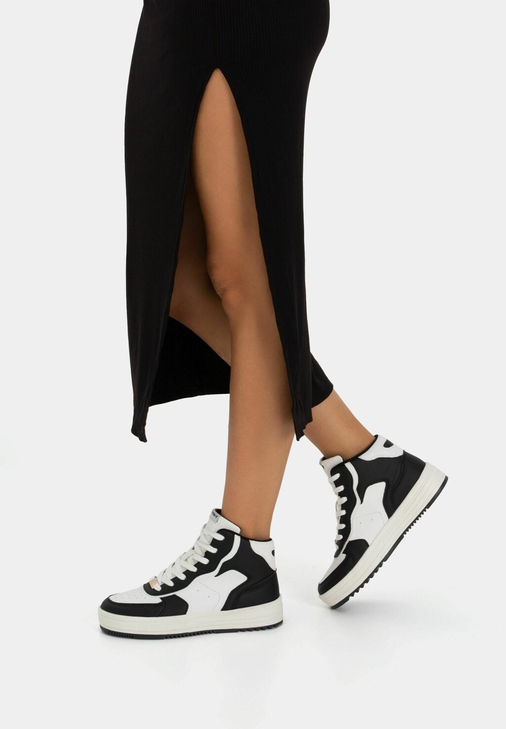

Высокие кроссовки Bershka, бежевый