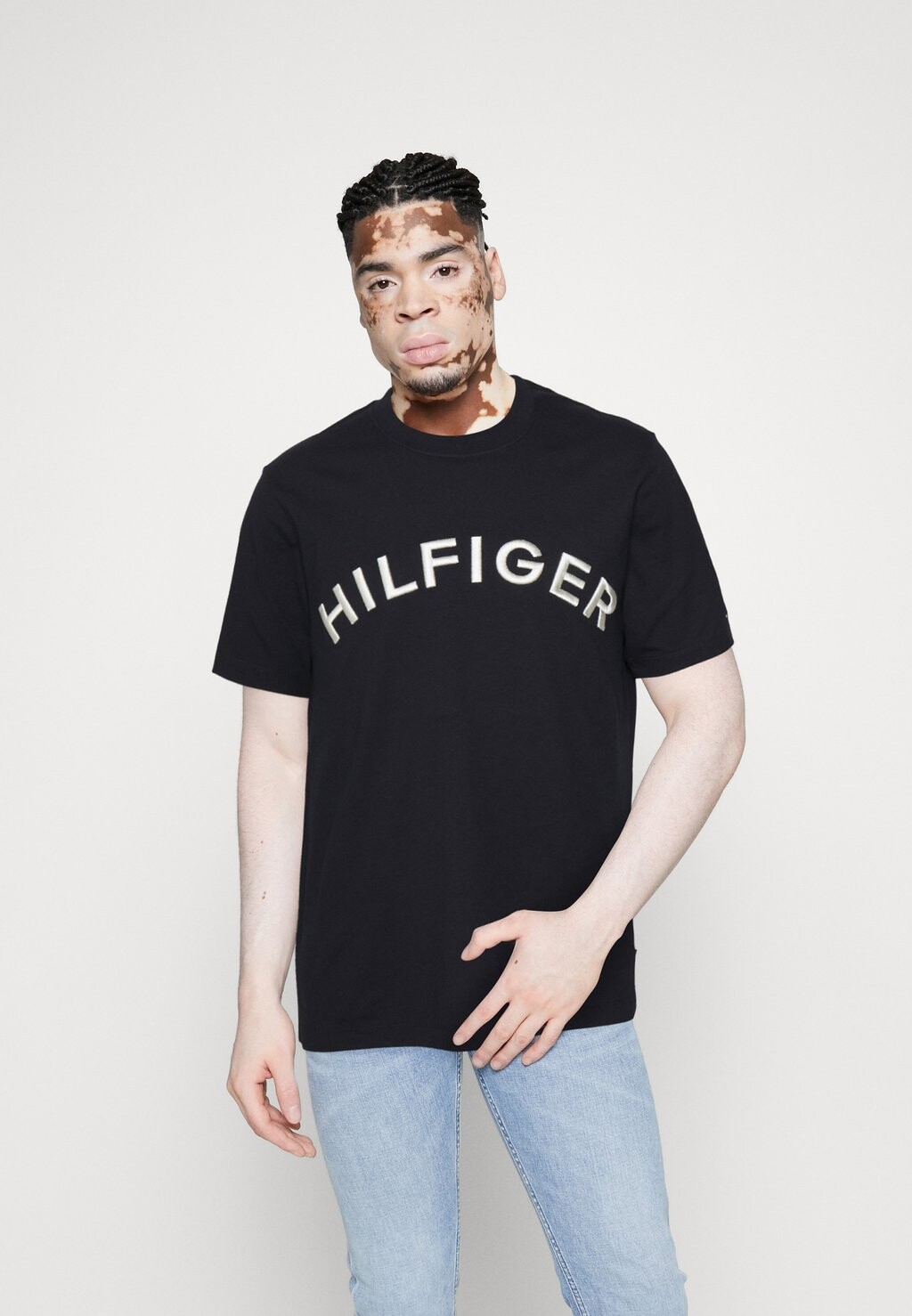 

Футболка с принтом Tommy Hilfiger, темно-синий