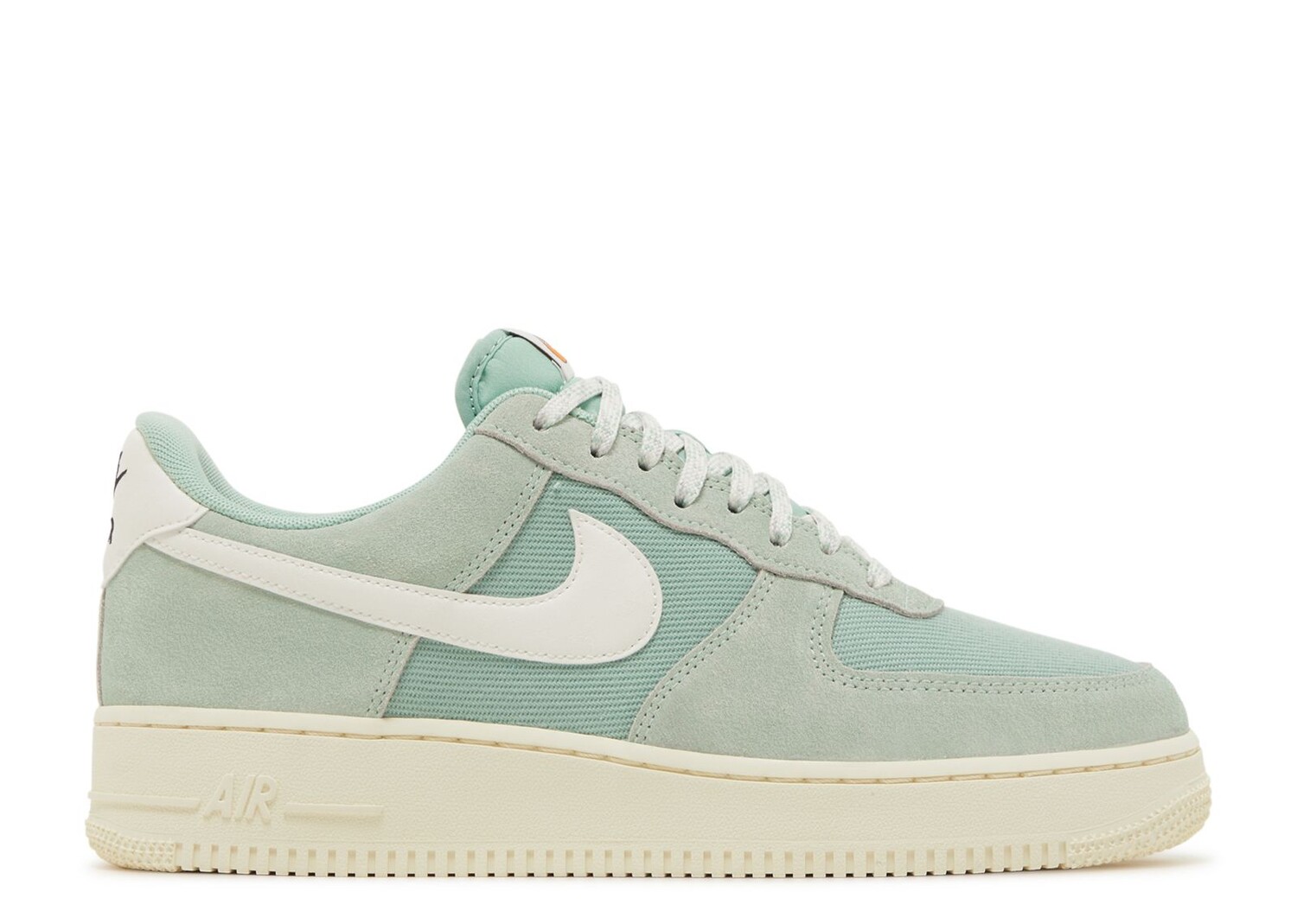 

Кроссовки Nike Air Force 1 '07 Lv8 'Certified Fresh - Enamel Green', зеленый