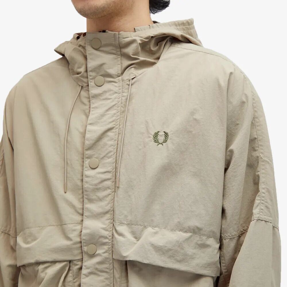 

Fred Perry Короткая парка, серый
