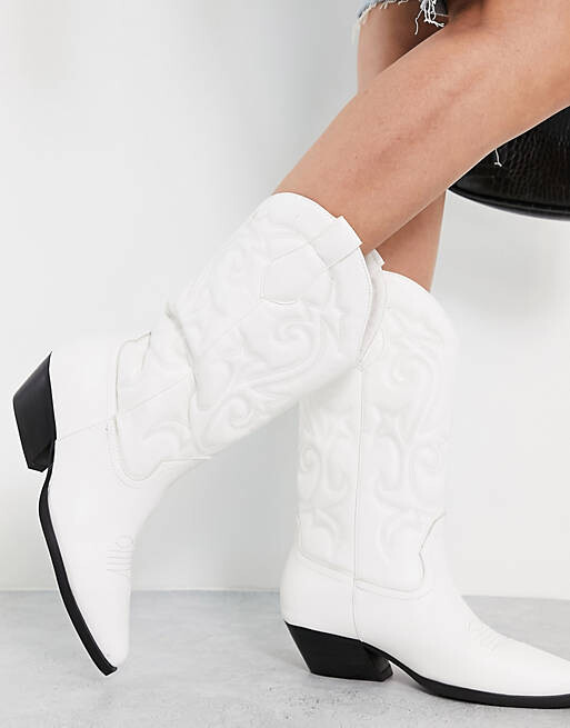

Белые ботинки на плоской подошве в стиле вестерн ASOS DESIGN Andi
