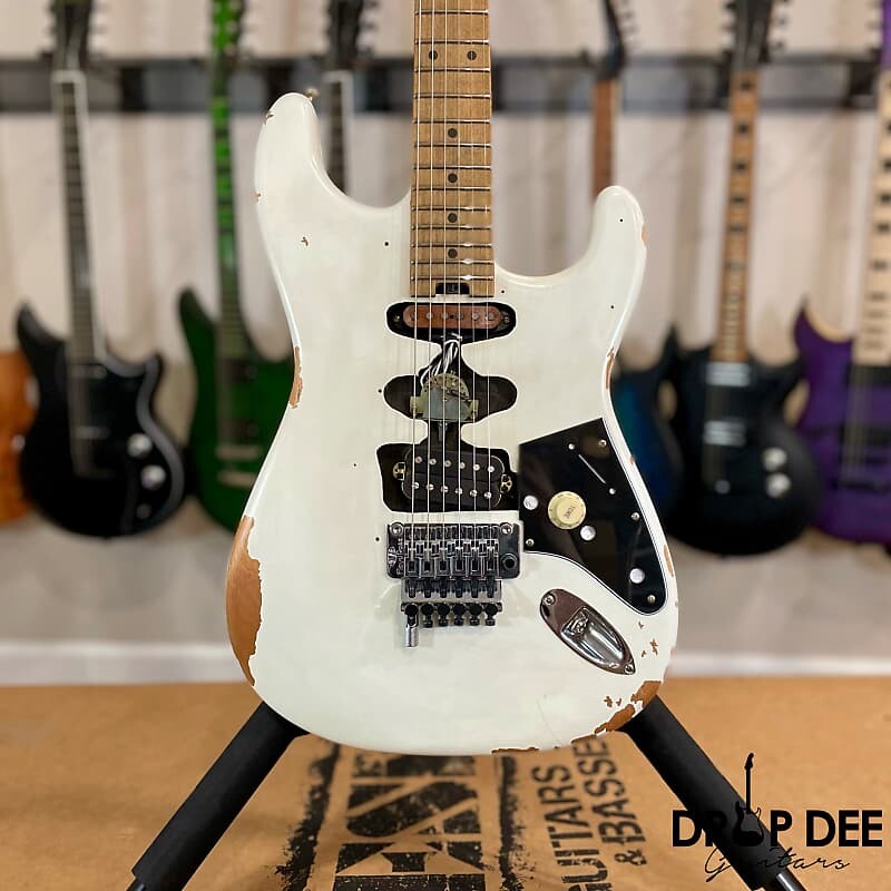 

Электрогитара EVH Frankenstein Relic Series Electric Guitar w/ Bag - White