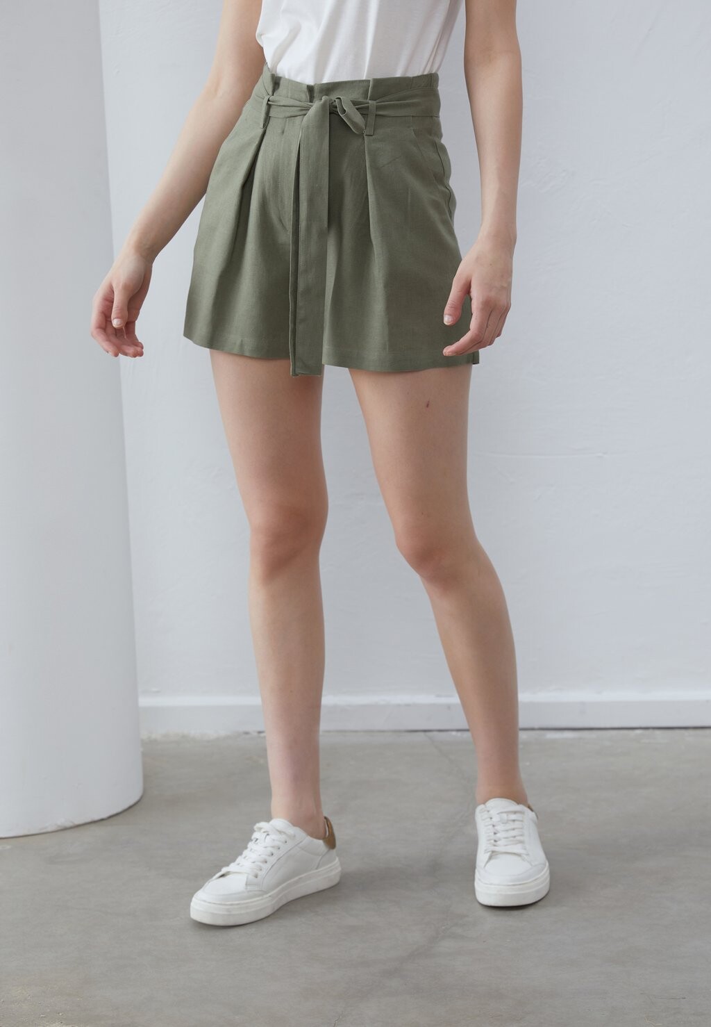 

Шорты Natural Linen/Viscose Mix Tie Waist Shorts Anna Field, оливковые