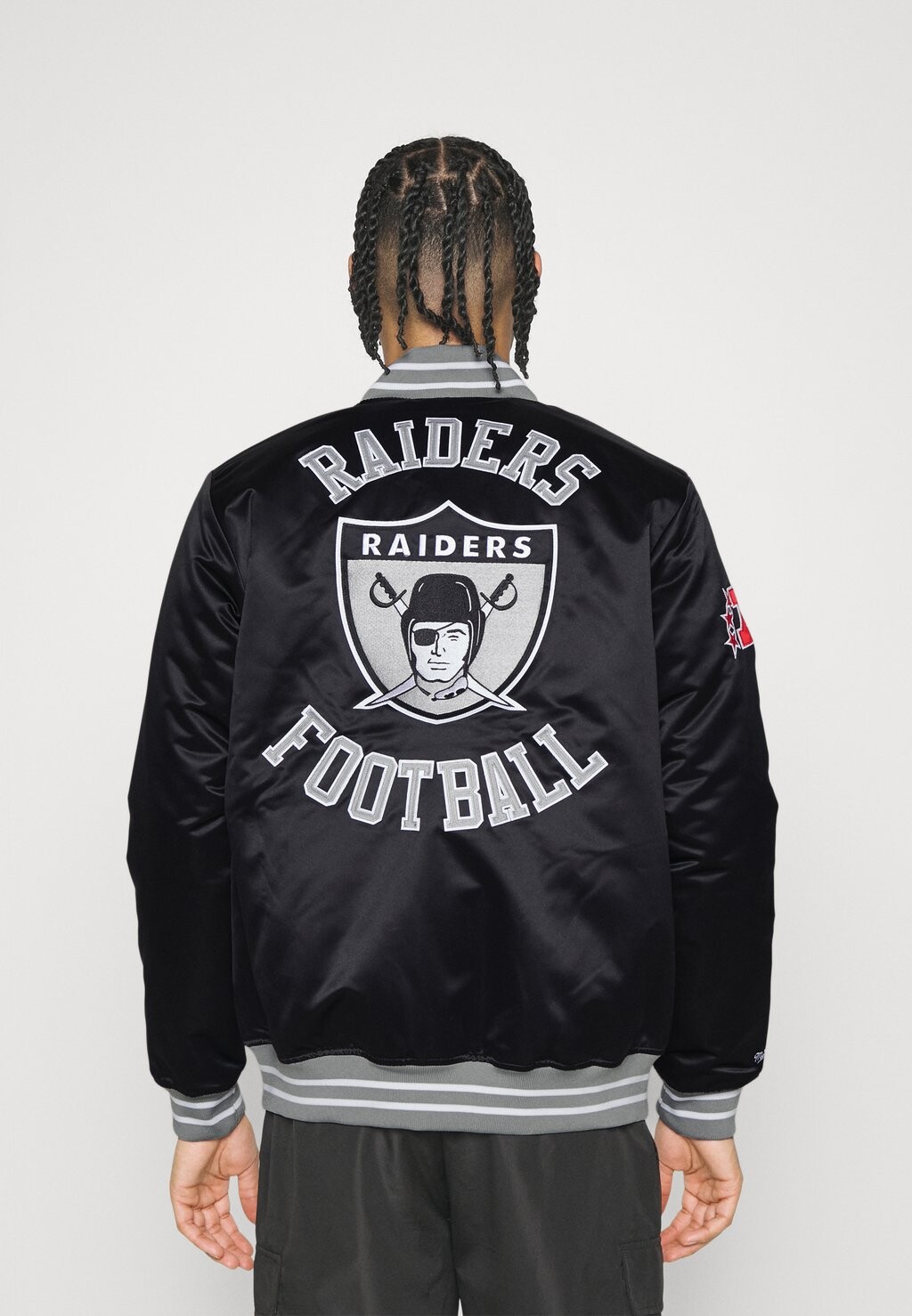 

Спортивная куртка Mitchell & Ness