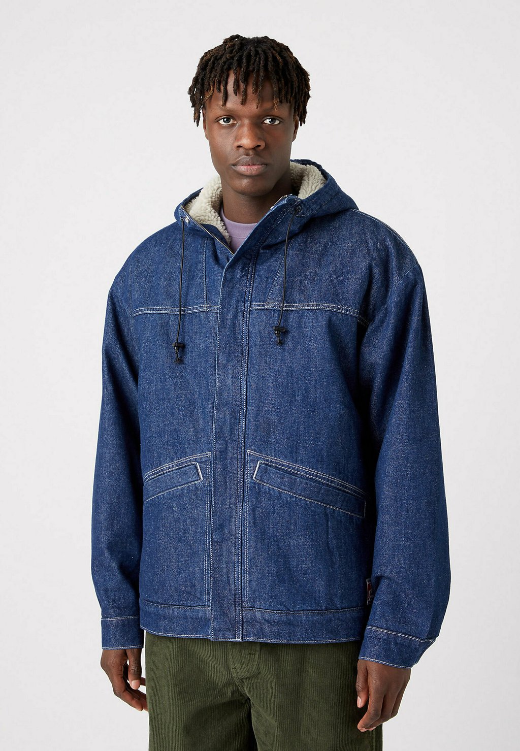 Wrangler sherpa. Вранглер Sherpa Jacket. Sherpa Jacket Wrangler. Куртка Вранглер шерпа.