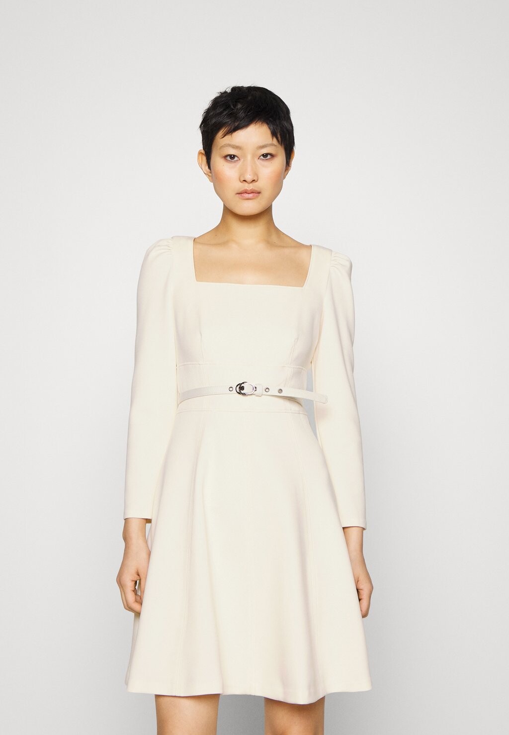 

Повседневное платье DKNY
