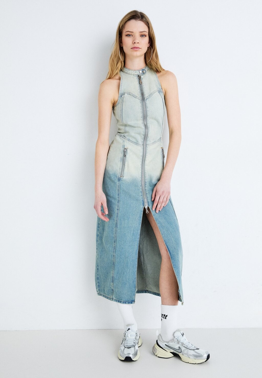 

Джинсовое платье MOTOR DRESS SEAM DETAIL ZIPS The Ragged Priest, цвет green cast
