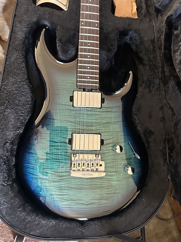 

Электрогитара Ernie Ball Music Man Luke 4 HH 2023 - Present - Blue Dream